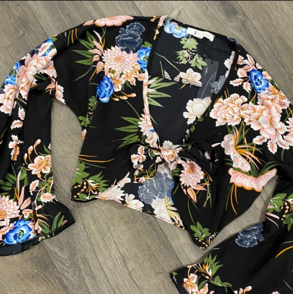 NWT Floral Wide Sleeve Top